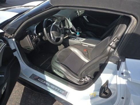 Used 2019 Chevrolet Corvette Stingray Convertible RWD image 7