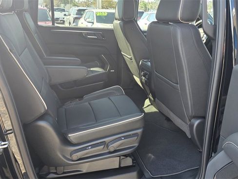 New 2026 Chevrolet Suburban Premier image 7