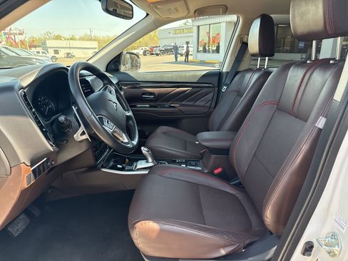 Used 2018 Mitsubishi Outlander SEL AWD/4WD image 19