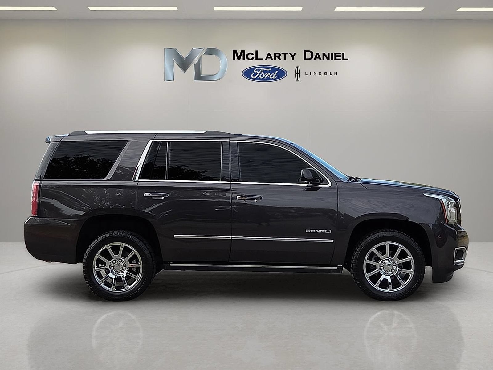 Used 2017 GMC Yukon Denali w/ Open Road Package AWD/4WD image 6