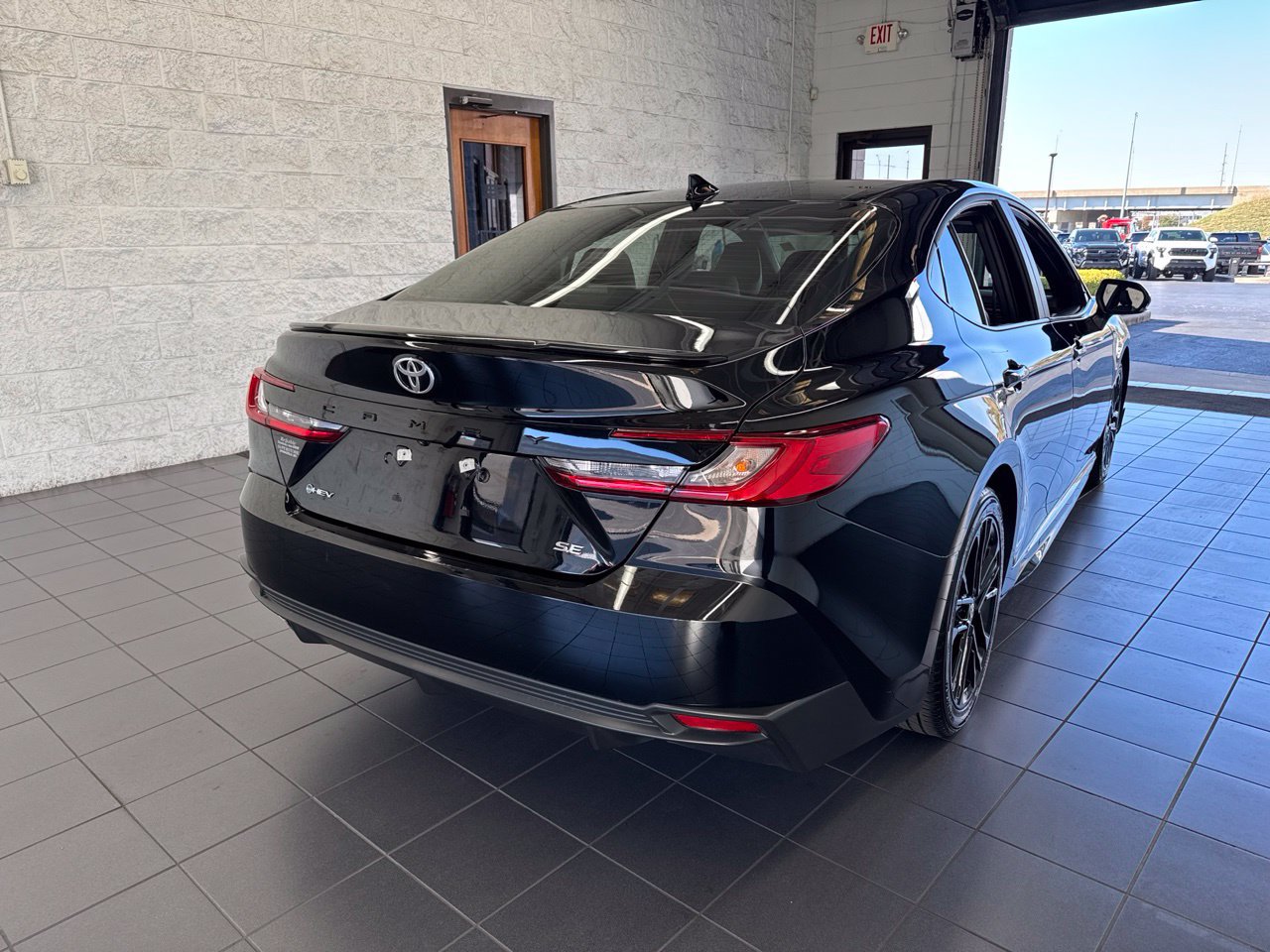 Used 2025 Toyota Camry SE w/ Convenience Package FWD image 7
