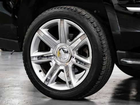 Used 2018 Cadillac Escalade Luxury image 18