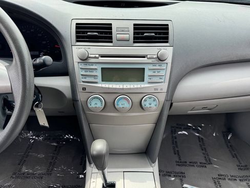 Used 2008 Toyota Camry LE FWD image 2