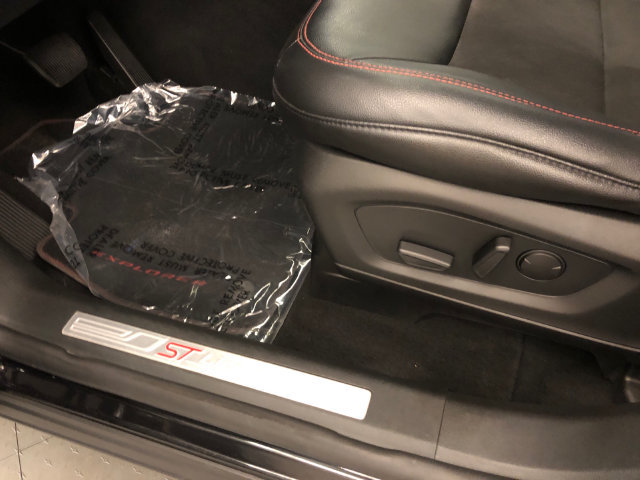 Used 2023 Ford Explorer ST-Line AWD/4WD image 17