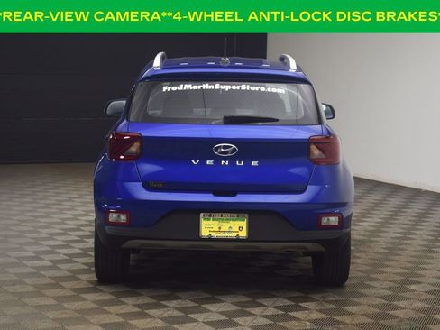 Used 2023 Hyundai Venue Limited w/ Cargo Package FWD image 9