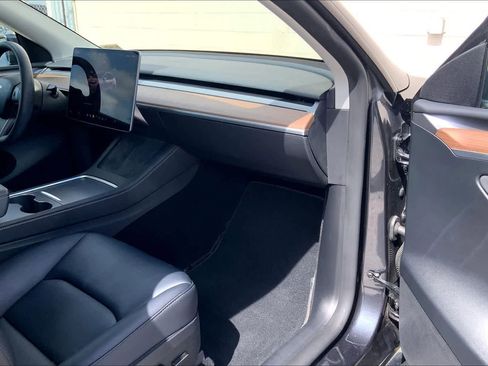 Used 2024 Tesla Model Y 2WD image 22