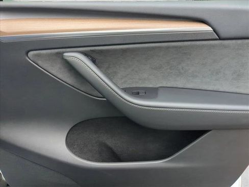 Used 2023 Tesla Model Y Performance image 25