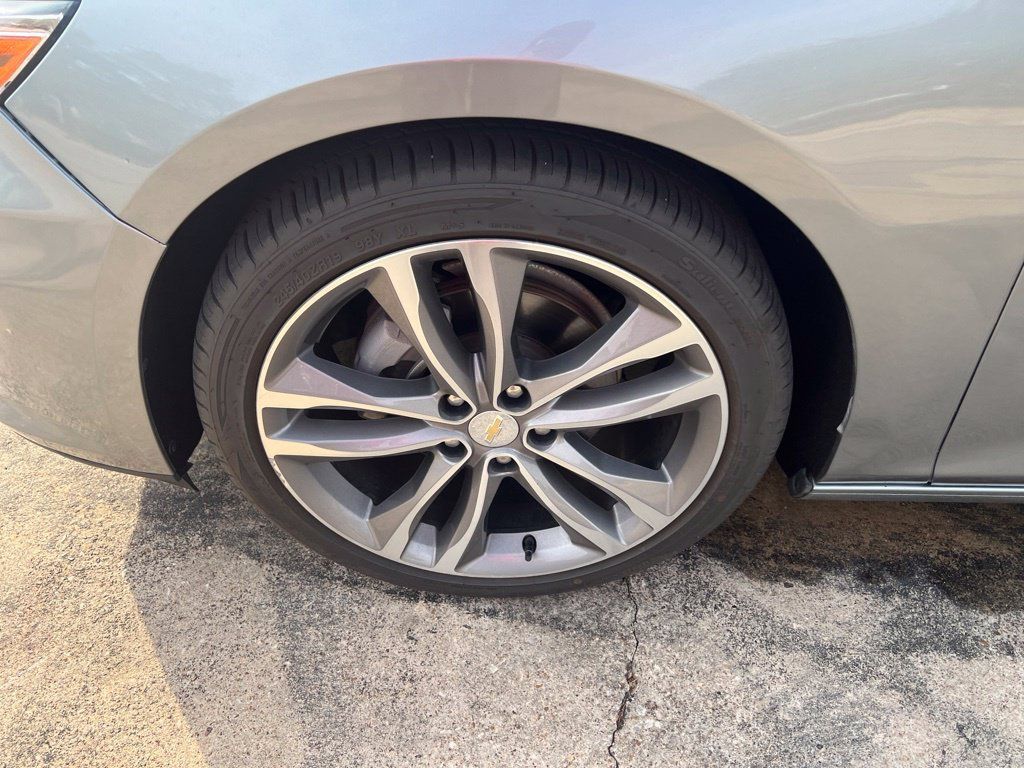 Used 2024 Chevrolet Malibu LT FWD image 2