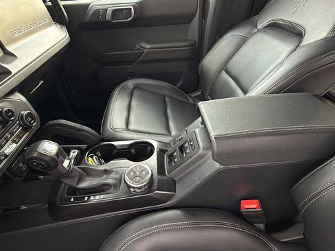 Used 2025 Ford Bronco Badlands image 27