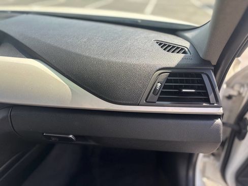 Used 2017 BMW 320i Sedan image 24