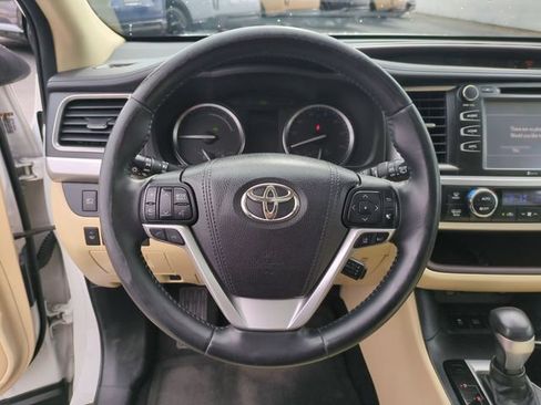 Used 2017 Toyota Highlander XLE w/ Carpet Mat Package AWD/4WD image 18