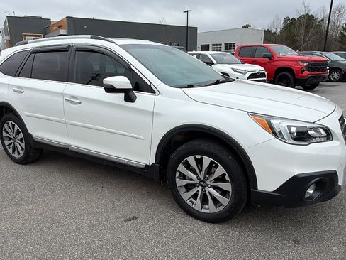 Used 2017 Subaru Outback 2.5i Touring image 5