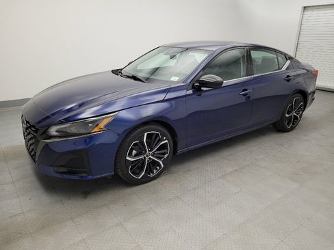Used 2023 Nissan Altima 2.5 SR image 2