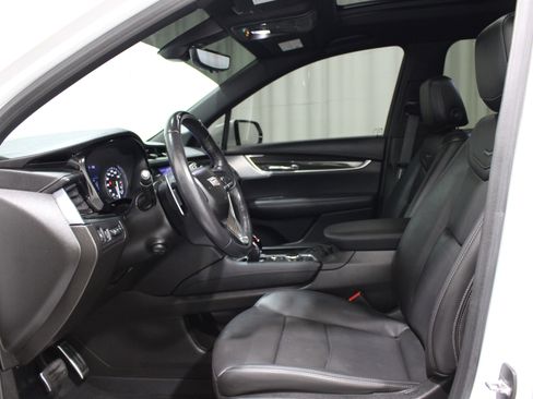 Used 2023 Cadillac XT6 Sport w/ Technology Package image 3