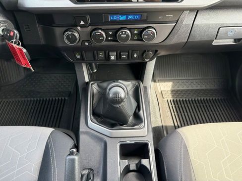 Used 2023 Toyota Tacoma TRD Off-Road w/ Advanced Technology Package AWD/4WD image 31