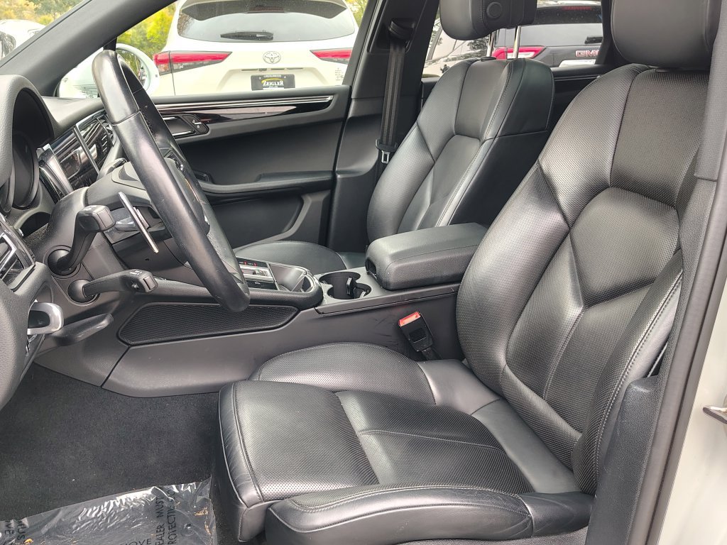 Used 2024 Porsche Macan AWD/4WD image 18