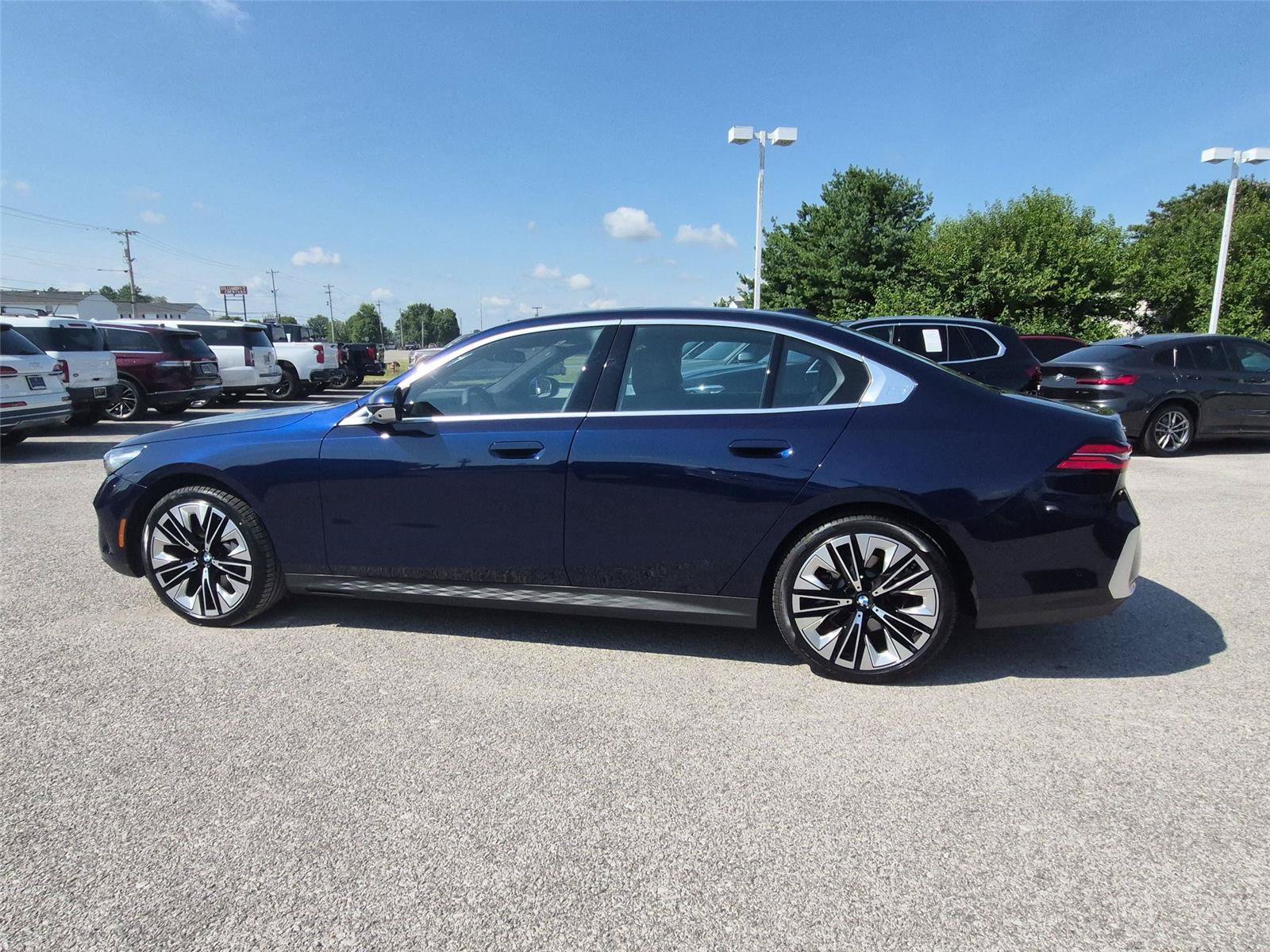 Used 2026 BMW 530i xDrive w/ Premium Package AWD/4WD image 2