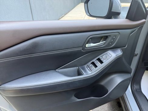 Used 2022 Nissan Rogue SL FWD image 36