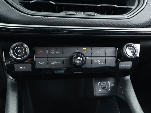 New 2026 Jeep Compass Latitude AWD/4WD image 19