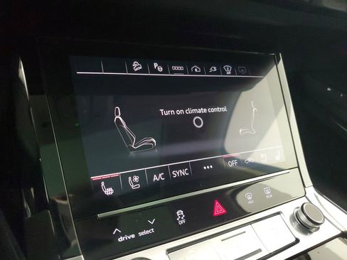 Used 2024 Audi Q8 e-tron Prestige image 29