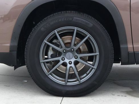 Used 2019 Toyota Highlander XLE image 8