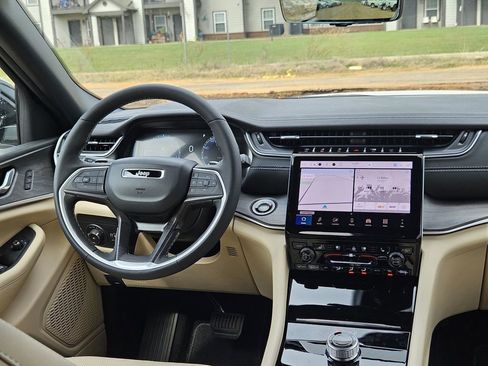 New 2025 Jeep Grand Cherokee L Limited w/ Luxury Tech Group II RWD image 24