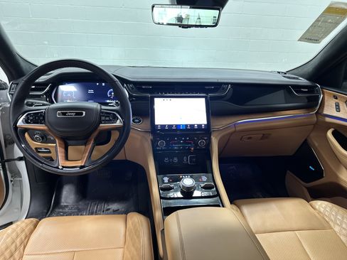 Used 2023 Jeep Grand Cherokee Summit AWD/4WD image 29