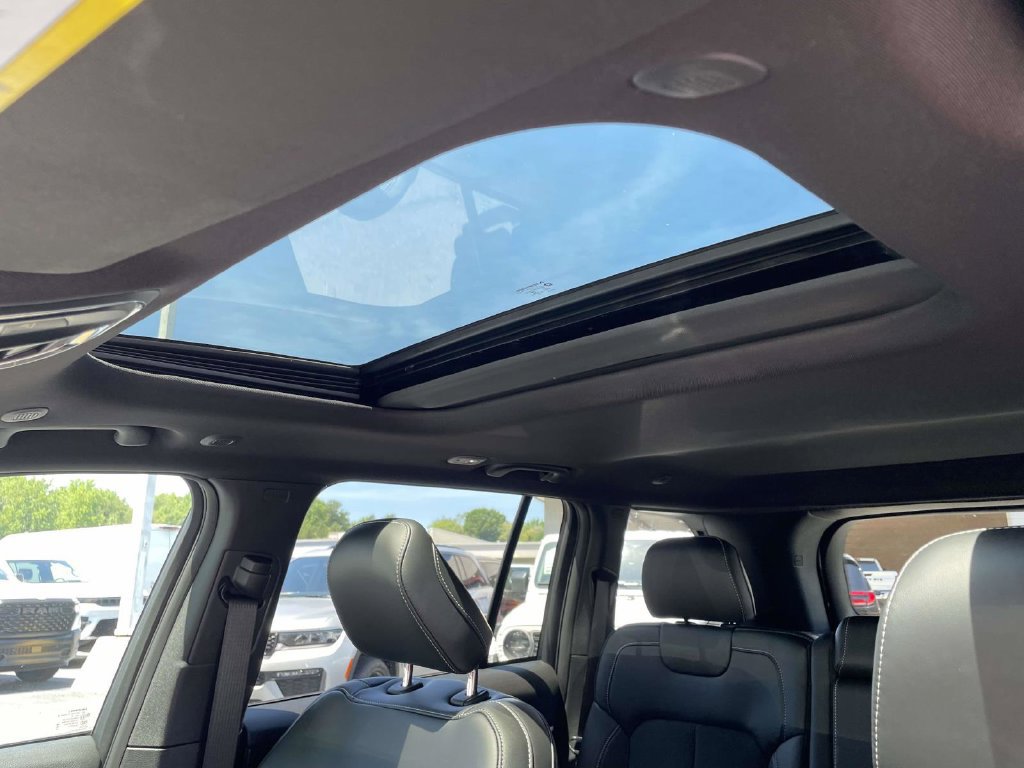 New 2026 Jeep Grand Cherokee Altitude AWD/4WD image 27