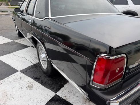 Used 1991 Ford LTD Crown Victoria RWD image 8