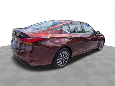 Used 2024 Nissan Altima 2.5 SV FWD image 4