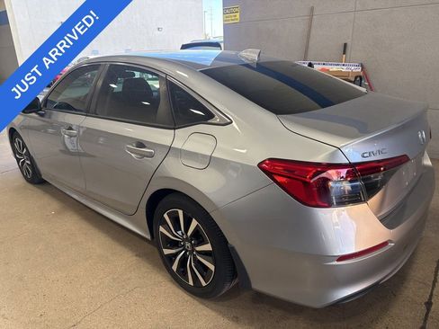 Used 2023 Honda Civic EX image 4