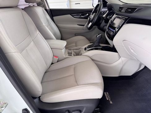 Used 2021 Nissan Rogue Sport SL w/ Premium Package FWD image 18