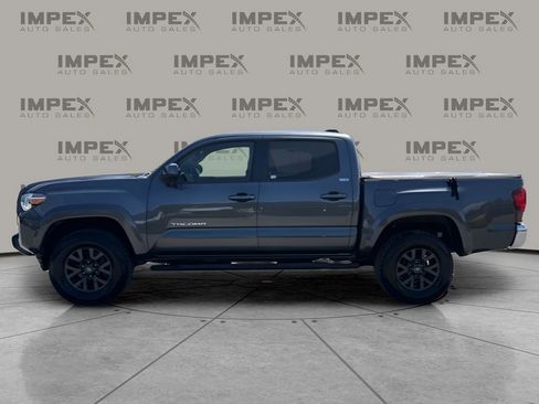 Used 2020 Toyota Tacoma SR5 RWD image 2