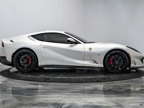 Used 2019 Ferrari 812 Superfast RWD image 24