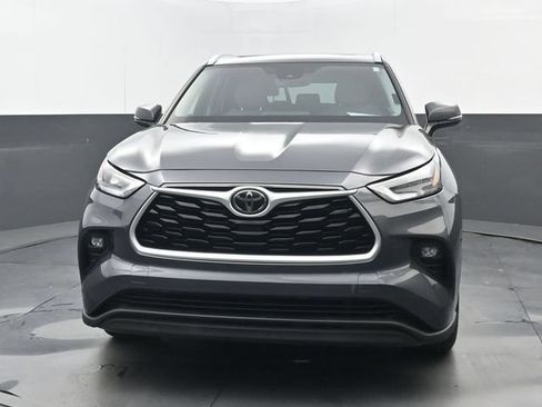 Used 2020 Toyota Highlander XLE FWD image 22