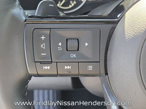 Used 2024 Nissan Pathfinder SL FWD image 22