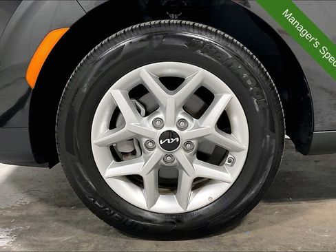 Used 2025 Kia Soul LX w/ LX Technology Package FWD image 10