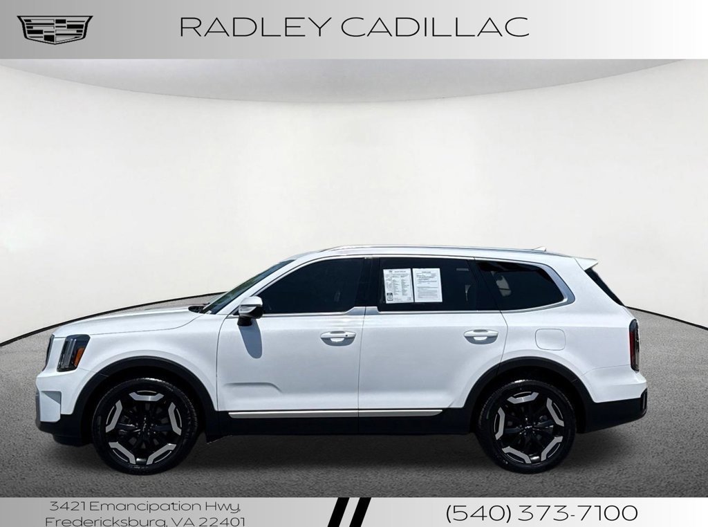 Used 2023 Kia Telluride EX w/ EX Captain's Chair Package AWD/4WD image 17