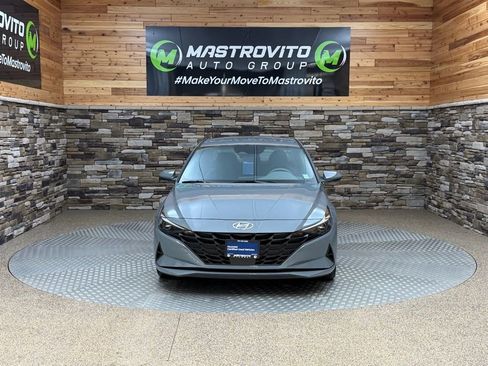 Used 2023 Hyundai Elantra SEL w/ Convenience Package image 3
