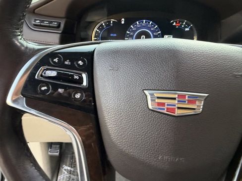 Used 2016 Cadillac Escalade Luxury image 18