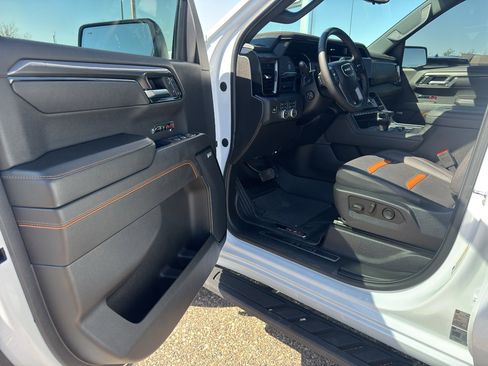 Used 2025 GMC Sierra 1500 AT4 w/ AT4 Premium Package AWD/4WD image 13