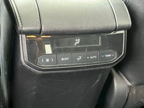 Used 2023 Toyota Highlander XLE image 19