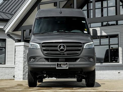 Used 2025 Mercedes-Benz Sprinter 2500 image 5