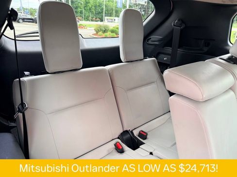 Used 2025 Mitsubishi Outlander SE AWD/4WD image 19