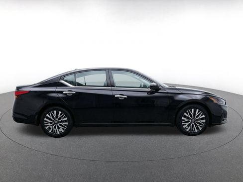 Used 2025 Nissan Altima 2.5 SV FWD image 10