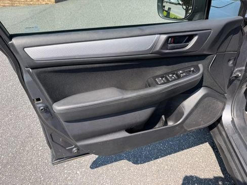 Used 2019 Subaru Outback 2.5i AWD/4WD image 10