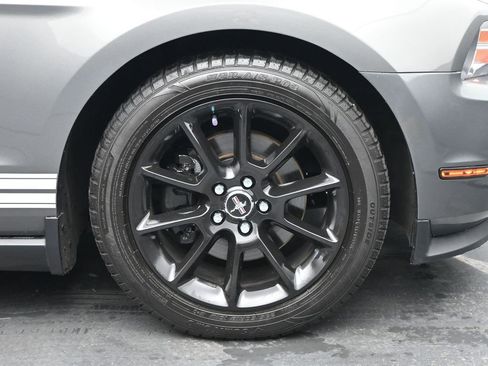 Used 2011 Ford Mustang Premium w/ 202A Rapid Spec Order Code image 29