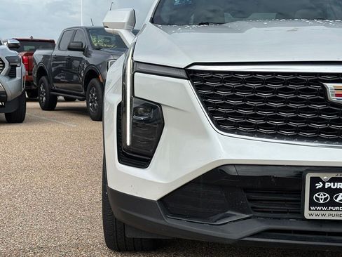 Used 2024 Cadillac XT4 Premium Luxury FWD image 4