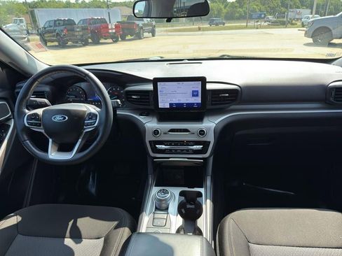 Used 2023 Ford Explorer XLT image 16