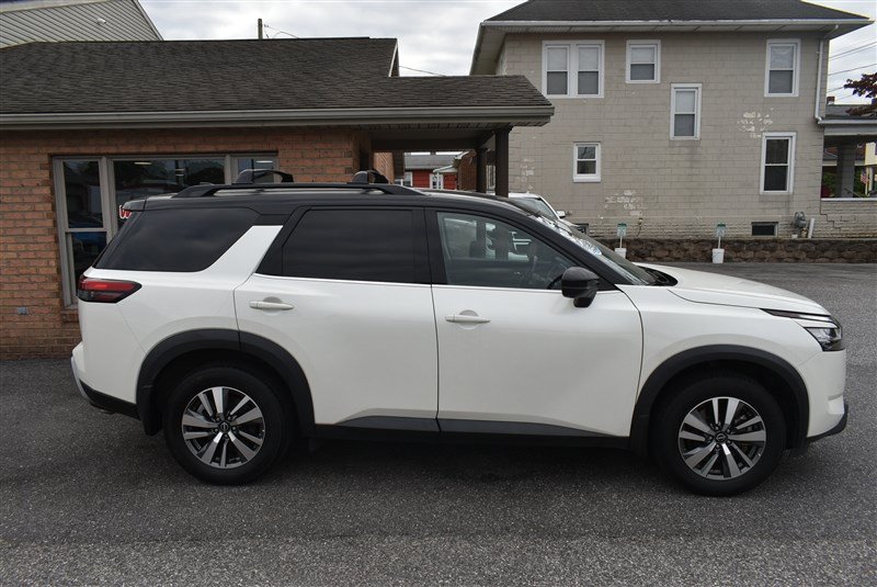 Used 2024 Nissan Pathfinder SL AWD/4WD image 2